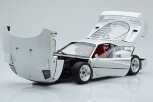 Ferrari F40 Gyöngyház Fehér Kyosho 1:18 08416PW-G Fém – 2. kép a 8-ből