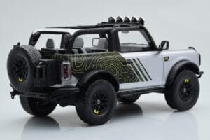 Ford Bronco RTR Iconic Ezüst GT Spirit 1:18 GT404 Gyanta – 2. kép a 6-ből