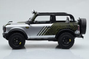 Ford Bronco RTR Iconic Ezüst GT Spirit 1:18 GT404 Gyanta – 3. kép a 6-ből