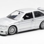 Ford Escort RS Cosworth Utcai Változat Ezüst UT Models 1:18