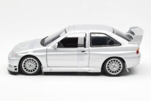Ford Escort RS Cosworth Utcai Változat Ezüst UT Models 1:18 22706 Fém – 3. kép a 6-ből