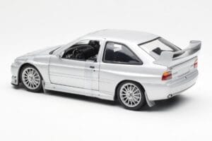 Ford Escort RS Cosworth Utcai Változat Ezüst UT Models 1:18 22706 Fém – 4. kép a 6-ből