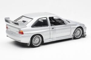 Ford Escort RS Cosworth Utcai Változat Ezüst UT Models 1:18 22706 Fém – 5. kép a 6-ből
