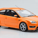 Ford Focus Mk2 ST 2.5 Electric Narancssárga Otto 1:18 - image 4 of 6