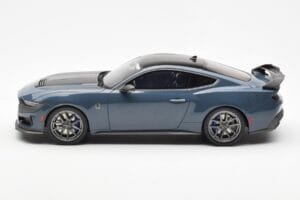 Ford Mustang Dark Horse Vapor Kék Metallic GT Spirit 1:18 GT454 Gyanta – 3. kép a 6-ből