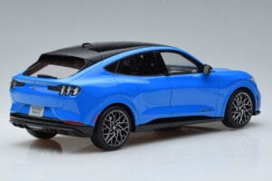 Ford Mustang Mach-E GT Performance Kék Otto 1:18 OT414 Gyanta – 2. kép a 6-ből