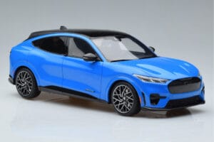 Ford Mustang Mach-E GT Performance Kék Otto 1:18 OT414 Gyanta – 4. kép a 6-ből