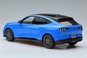 Ford Mustang Mach-E GT Performance Kék Otto 1:18 OT414 Gyanta – 5. kép a 6-ből