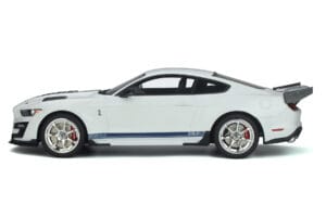 Ford Mustang Shelby GT500 S550 Dragon Snake Fehér GT Spirit 1:18 GT306 Gyanta – 3. kép a 5-ből
