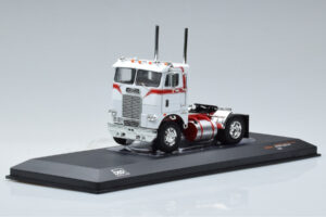 Freightliner COE Fehér IXO 1:43 TR128