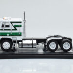 Freightliner FLA Fehér Zöld IXO 1:43 - image 2 of 4