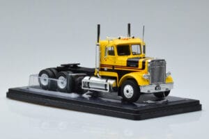 Freightliner FLC120 64T Sárga IXO 1:43 TR116 Fém – 4. kép a 6-ből