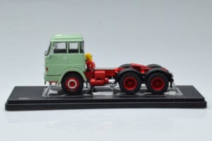 Henschel HS 19 TS Zöld IXO 1:43 TR151 Fém – 3. kép a 6-ből