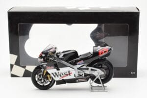 Honda NSR500 West Honda Pons #65 L. Capirossi 500cc World Championship 2001 Minichamps 1:12 122016165 Fém – 4. kép a 4-ből