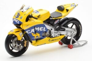 Honda RC211V Pramac Pons #3 M. Biaggi MotoGP 2003 Minichamps 1:12 122037103 Fém – 2. kép a 4-ből