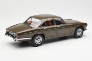 Jaguar XJ6 Series 1 4.2 Sable Barna Paragon 1:18 2011004 Fém – 3. kép a 8-ből