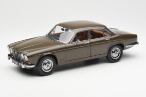 Jaguar XJ6 Series 1 4.2 Sable Barna Paragon 1:18 2011004