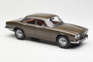 Jaguar XJ6 Series 1 4.2 Sable Barna Paragon 1:18 2011004 Fém – 6. kép a 8-ből