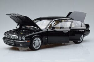 Jaguar XJ6 X350 Ebony Fekete Almost Real 1:18 810501 Fém – 2. kép a 11-ből