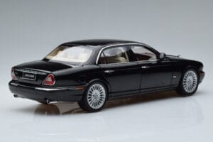 Jaguar XJ6 X350 Ebony Fekete Almost Real 1:18 810501 Fém – 3. kép a 11-ből