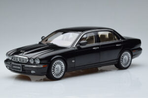 Jaguar XJ6 X350 Ebony Fekete Almost Real 1:18