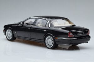 Jaguar XJ6 X350 Ebony Fekete Almost Real 1:18 810501 Fém – 6. kép a 11-ből