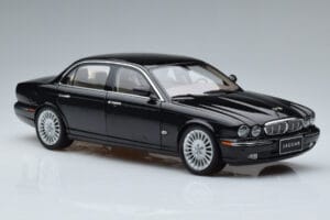 Jaguar XJ6 X350 Ebony Fekete Almost Real 1:18 810501 Fém – 10. kép a 11-ből
