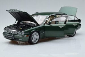 Jaguar XJ6 X350 Racing Zöld Almost Real 1:18 810502 Fém – 2. kép a 13-ből