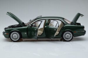 Jaguar XJ6 X350 Racing Zöld Almost Real 1:18 810502 Fém – 4. kép a 13-ből