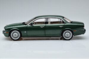 Jaguar XJ6 X350 Racing Zöld Almost Real 1:18 810502 Fém – 5. kép a 13-ből