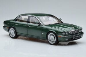 Jaguar XJ6 X350 Racing Zöld Almost Real 1:18 810502 Fém – 6. kép a 13-ből