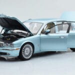 Jaguar XJ6 X350 Seafrost Világoskék Almost Real 1:18 - image 2 of 11