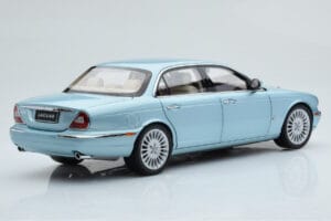 Jaguar XJ6 X350 Seafrost Világoskék Almost Real 1:18 810503 Fém – 4. kép a 11-ből