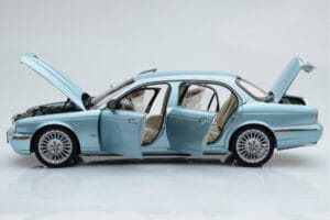 Jaguar XJ6 X350 Seafrost Világoskék Almost Real 1:18 810503 Fém – 5. kép a 11-ből