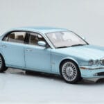 Jaguar XJ6 X350 Seafrost Világoskék Almost Real 1:18 - image 7 of 11