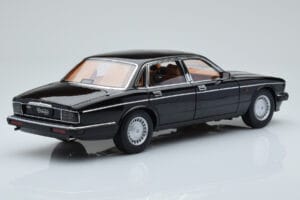 Jaguar XJ6 XJ40 Ebony Fekete Almost Real 1:18 810543 Fém – 3. kép a 11-ből
