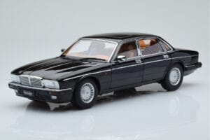 Jaguar XJ6 XJ40 Ebony Fekete Almost Real 1:18 810543