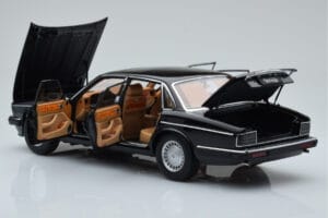 Jaguar XJ6 XJ40 Ebony Fekete Almost Real 1:18 810543 Fém – 5. kép a 11-ből