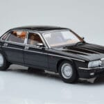 Jaguar XJ6 XJ40 Ebony Fekete Almost Real 1:18 - image 6 of 11
