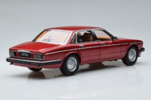 Jaguar XJ6 XJ40 Flamenco Piros Almost Real 1:18 810541 Fém – 3. kép a 11-ből