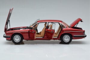Jaguar XJ6 XJ40 Flamenco Piros Almost Real 1:18 810541 Fém – 4. kép a 11-ből