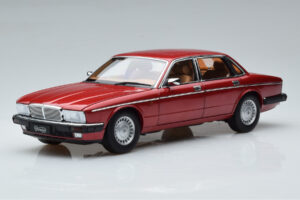 Jaguar XJ6 XJ40 Flamenco Piros Almost Real 1:18