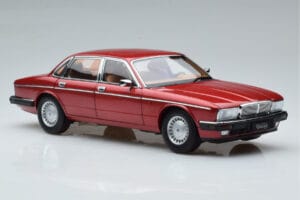 Jaguar XJ6 XJ40 Flamenco Piros Almost Real 1:18 810541 Fém – 6. kép a 11-ből
