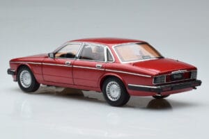 Jaguar XJ6 XJ40 Flamenco Piros Almost Real 1:18 810541 Fém – 7. kép a 11-ből