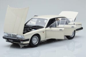 Jaguar XJ6 XJ40 Glacier Fehér Almost Real 1:18 810542 Fém – 2. kép a 11-ből