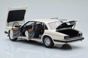 Jaguar XJ6 XJ40 Glacier Fehér Almost Real 1:18 810542 Fém – 5. kép a 11-ből