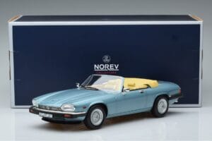 Jaguar XJS V12 Kabrió Világoskék Metál Norev 1:18 182635 Fém – 6. kép a 6-ből