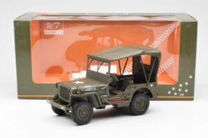 Jeep Willys Ponyvával UT Models 1:18 180149002 Fém – 6. kép a 6-ből