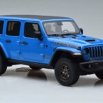 Jeep Wrangler Rubicon 392 Kék GT Spirit 1:18 - image 4 of 6