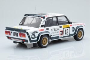 Lada 2105 VFTS #42 S. Brundza Rally 1000 Lakes 1984 IXO 1:18 18RMC146 Fém – 2. kép a 6-ből